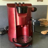 Macchina caffè e porta capsule