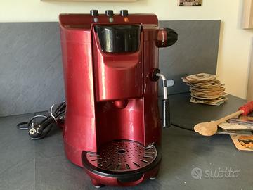 Macchina caffè e porta capsule
