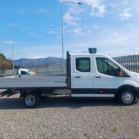 FORD TRANSIT DOPPIA CABINA CON GANCIO TRAINO