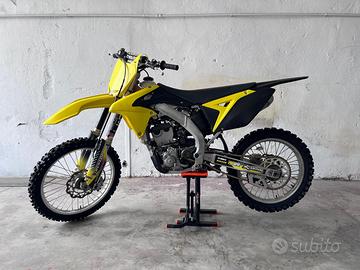 Suzuki RM-Z 250 4T 2018 + gomme nuove + plastiche