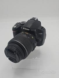 NIKON D3000 + 18-55 VR