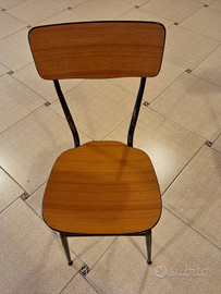 Tavoli e sedie in formica