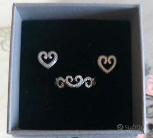 PANDORA Anello e orecchini "Turbinio di Cuori"