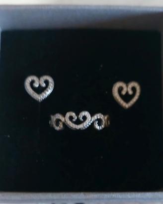 PANDORA Anello e orecchini "Turbinio di Cuori"