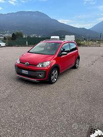 Vettura Volkswagen up cross
