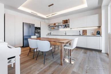 Appartamento di 145 m² con 4 locali e box auto a S
