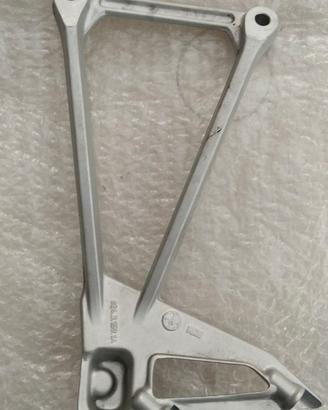 Staffa dx pedana passeggero Multistrada 1200