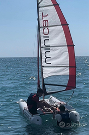 Minicat barca a vela