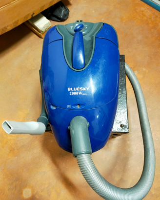 Aspirapolvere a traino