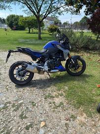 BMW F900R (2020) Solo 7.000 km