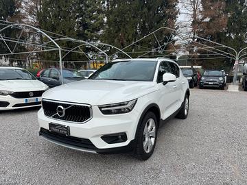 Volvo XC40 T2 Geartronic Momentum Pro
