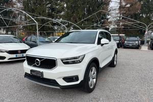 Volvo XC40 T2 Geartronic Momentum Pro