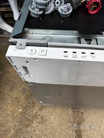 Lavastoviglie indesit per pezzi di ricambio