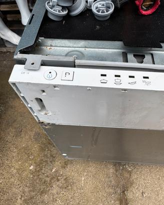 Lavastoviglie indesit per pezzi di ricambio