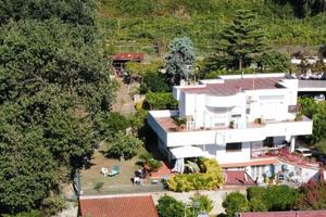 1° piano di villa - panoramica - in parco privato