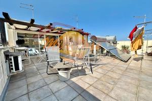 Siracusa indipendente con terrazzo pressi servi di