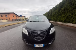 Lancia Ypsilon 0.9 TwinAir 85 CV 5 porte Metano Ec