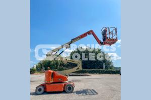Piattaforma a braccio articolato JLG E 400 AJ