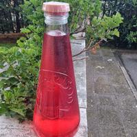 Bottiglia da 45 cm di Campari Soda.               