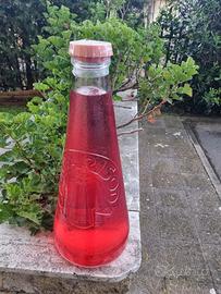 Bottiglia da 45 cm di Campari Soda.               