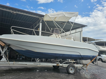 Vengo barca senza motore con carello non omonolog