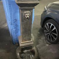 Fontana da giardino in ghisa con Leone