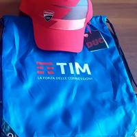 Cappellino con visiera Ducati Corse e zainetto TIM