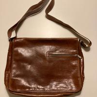 BORSA A TRACOLLA IN VERA PELLE