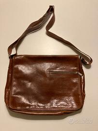 BORSA A TRACOLLA IN VERA PELLE