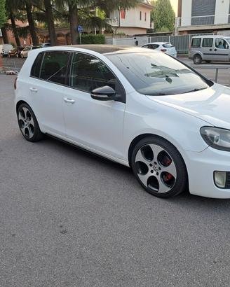 Volkswagen Golf GTI 2.0 TSI 5p.