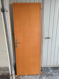 porta interna  200x70 con  maniglie