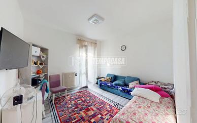 AMPIO BILOCALE IN ZONA SERVITA
