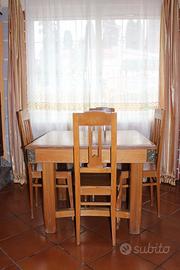 Tavolo di antiquariato