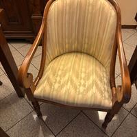 Poltrona in legno imbottita