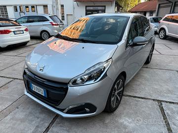 Peugeot 208 BlueHDi 100 5 porte Allure per neopate