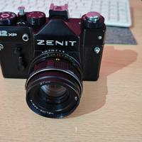 macchina fotografica zenith con pellicola 