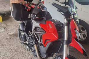 Ducati Hyperstrada 821 super accessoriata