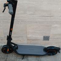 monopattino ninebot f65 (autonomia 60 km)