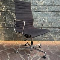 Sedia Vitra EA119 – Design Charles & Ray Eames