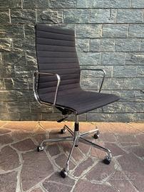 Sedia Vitra EA119 – Design Charles & Ray Eames