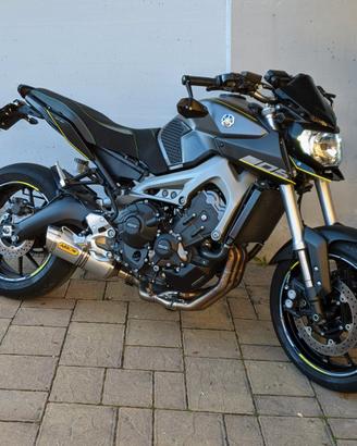 Yamaha MT-09 arrow andreani