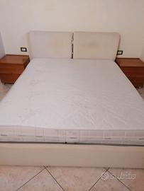 Letto con contenitore e comodino