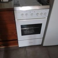 4 fuochi a gas con forno elettrico