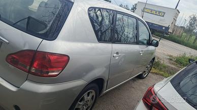 Toyota Avensis Verso
