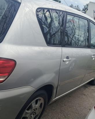 Toyota Avensis Verso