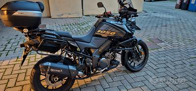 Suzuki v strom 2025 full optional  9500 km