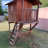 Casetta in legno per bambini rialzata