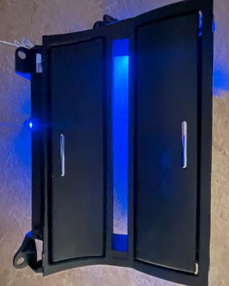 BMW 320, cassetto portaoggetti e posacenere