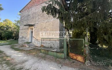 Vendita casa indipendente con giardino