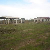 Villa e capannone al grezzo